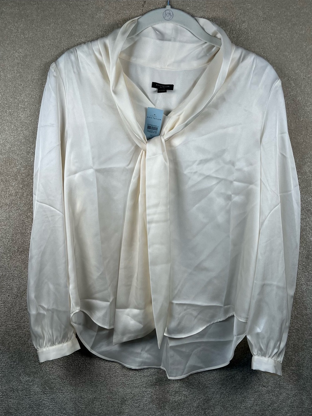 Ann Taylor Shirt Blouse Ivory NWT Tie Neck Silky Women's Medium Petite